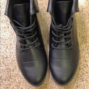 Gloria Vanderbilt Booties